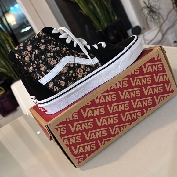Vans Black Suede Sk8-Hi with Floral Pattern - size men’s 5/women’s 6.5 - Picture 6 of 9